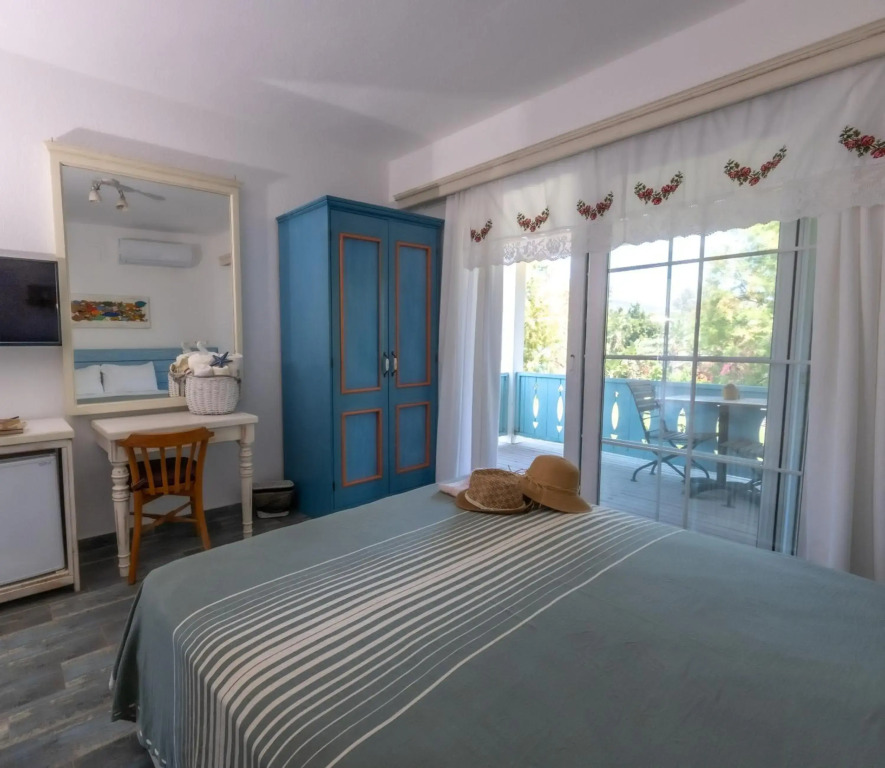 Kefi Beach & Suites