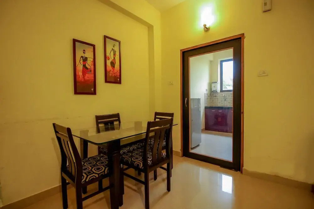 OYO 9887 Home 3BHK Near Club Cubana