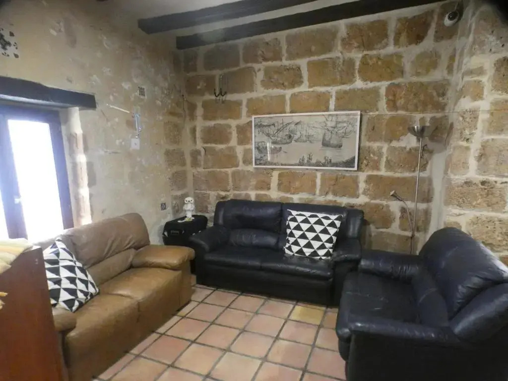 No.5b - Lovely Studio Apt with A/C in the Centre of the Old Town