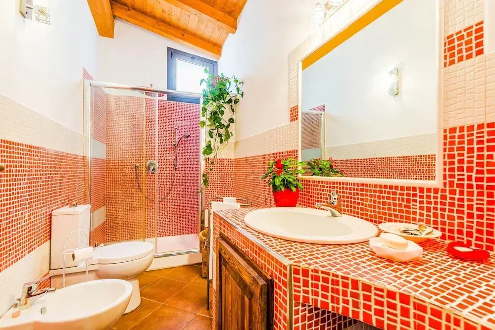 Villa with pool and panoramic surroundings
