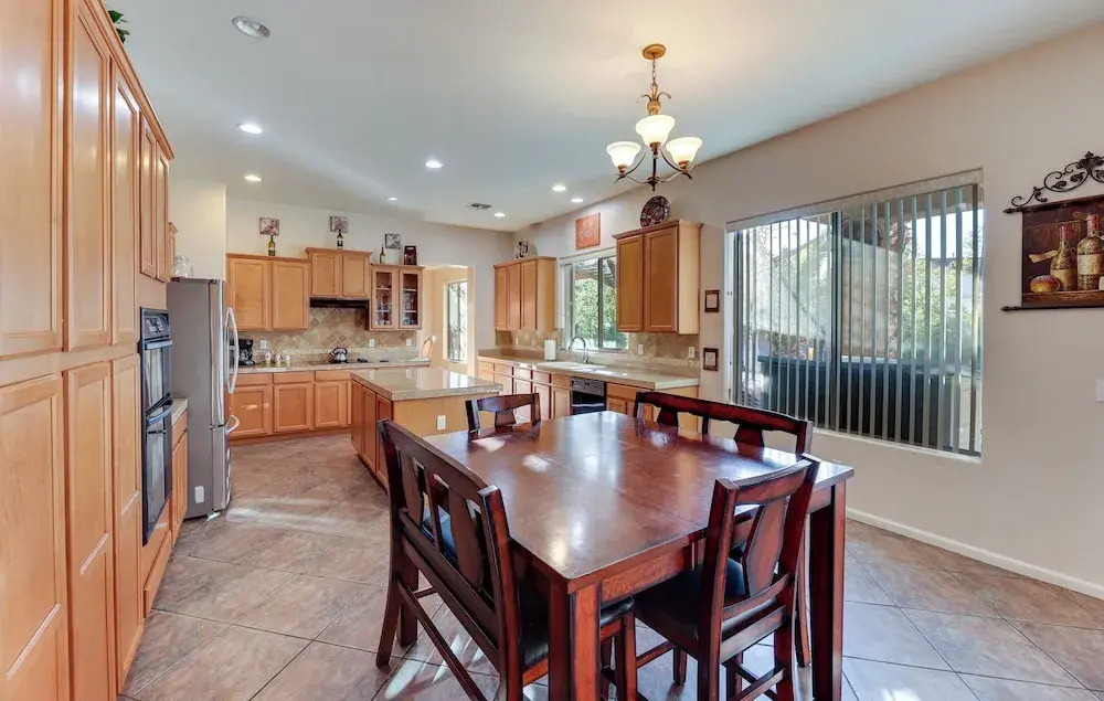 Stunning Pool & Patio: Spacious Chandler Oasis!