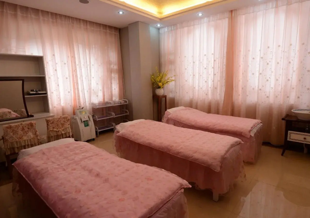 Blue Moon Valley Hotel (Lijiang Ancient City Dashuiche Branch)