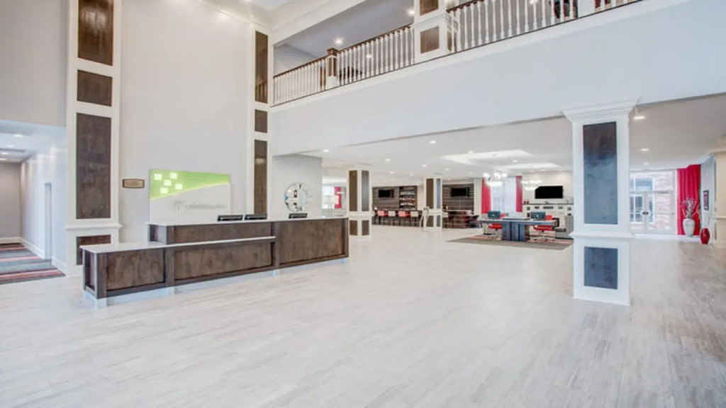 Holiday Inn & Suites Lafayette North by IHG