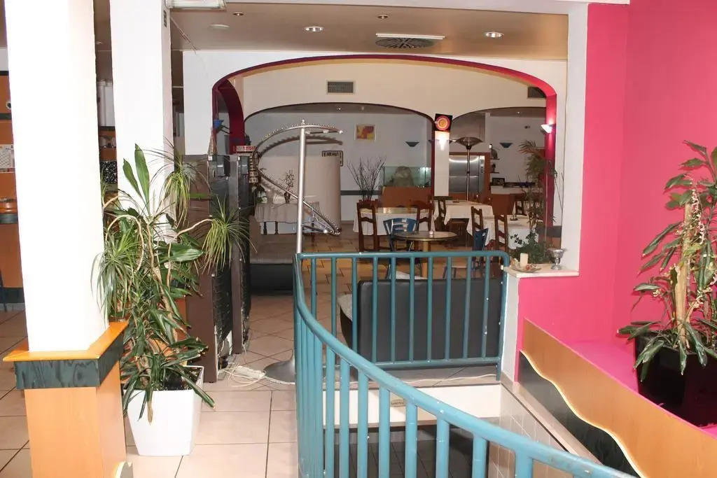 Yasha Hotel