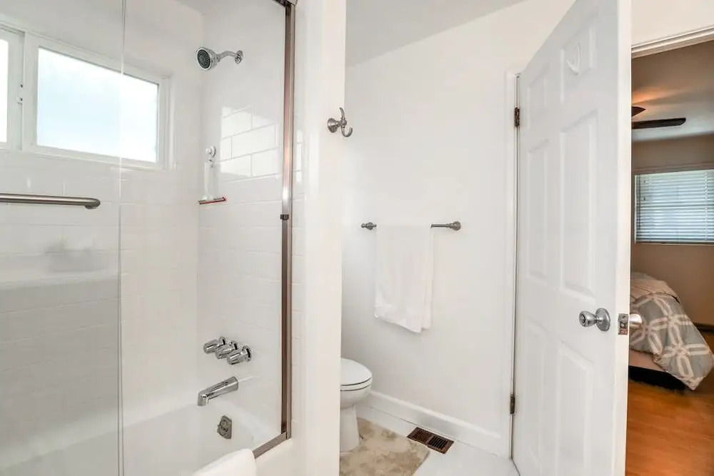 Beachy 3br - 1 Block To Ocean, Near Abbott Kinney 3 Bedroom Home