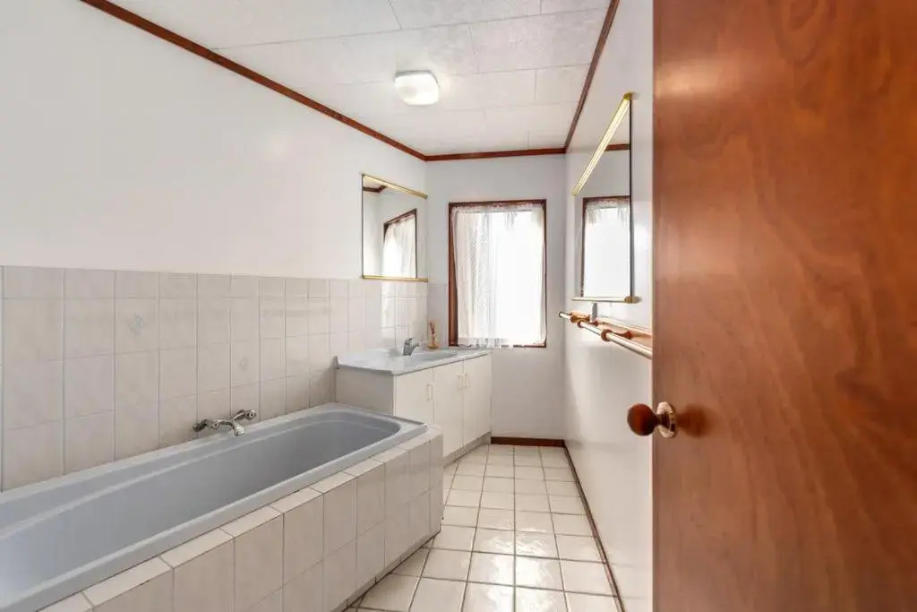 Courtside Quarters - Waihi Beach Holiday Home