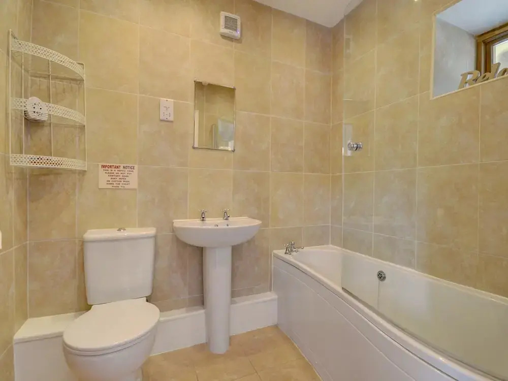 Large, Modern Farmhouse in Umberleigh, With Heigh Ceilings and Beautiful Terrace