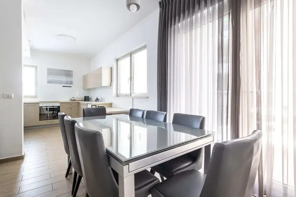 Jaffa- Beautiful 3 Bedroom Apartment Best Location