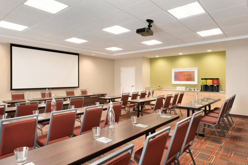 Home2 Suites by Hilton Milwaukee Brookfield