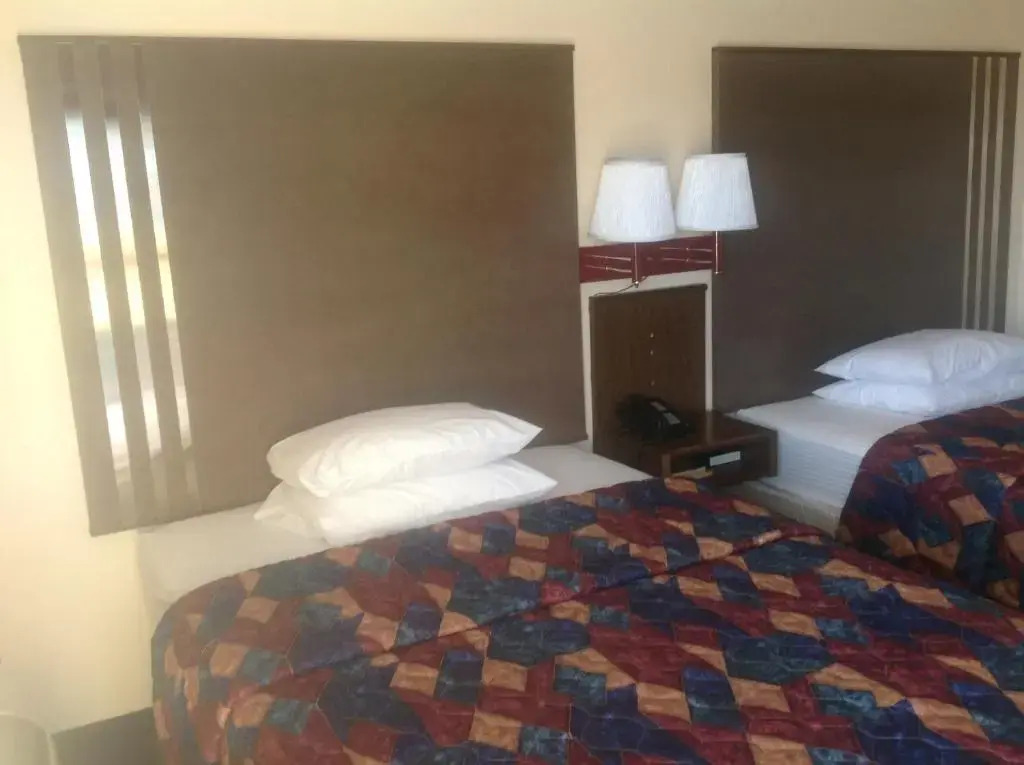 Classic Inn Early