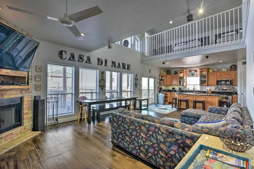 Bayfront Fishing Pier: Galveston Island Home