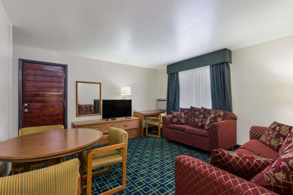 Simple Rewards Inn