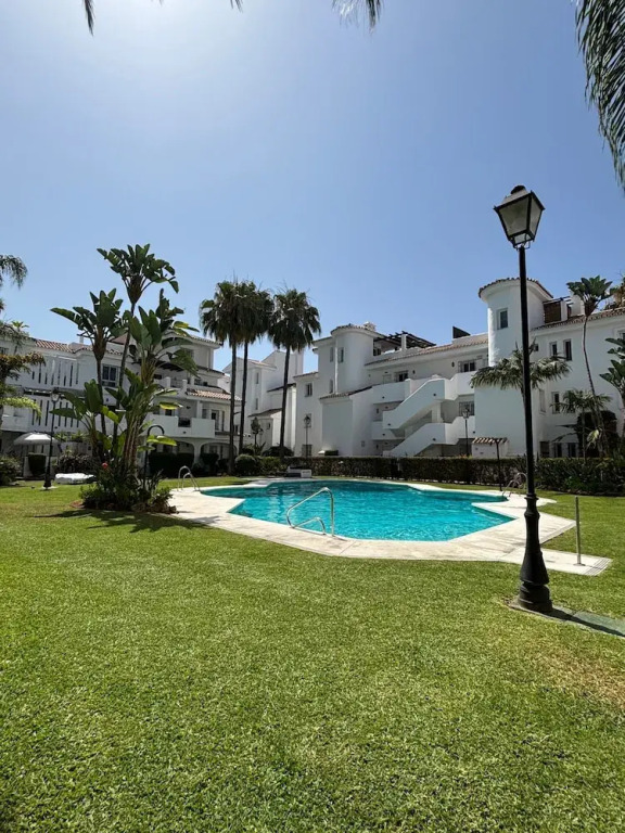 Beach Apartment - Sleeps 6, Pool & Private Terrace