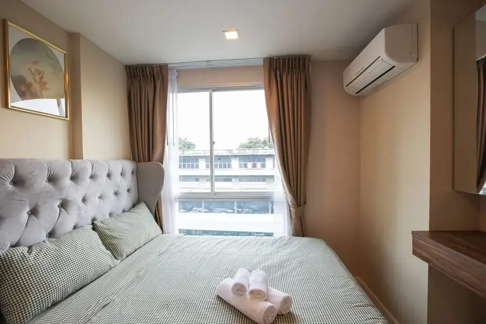 Near BK University Quiet Condo in Rama4 bkb137