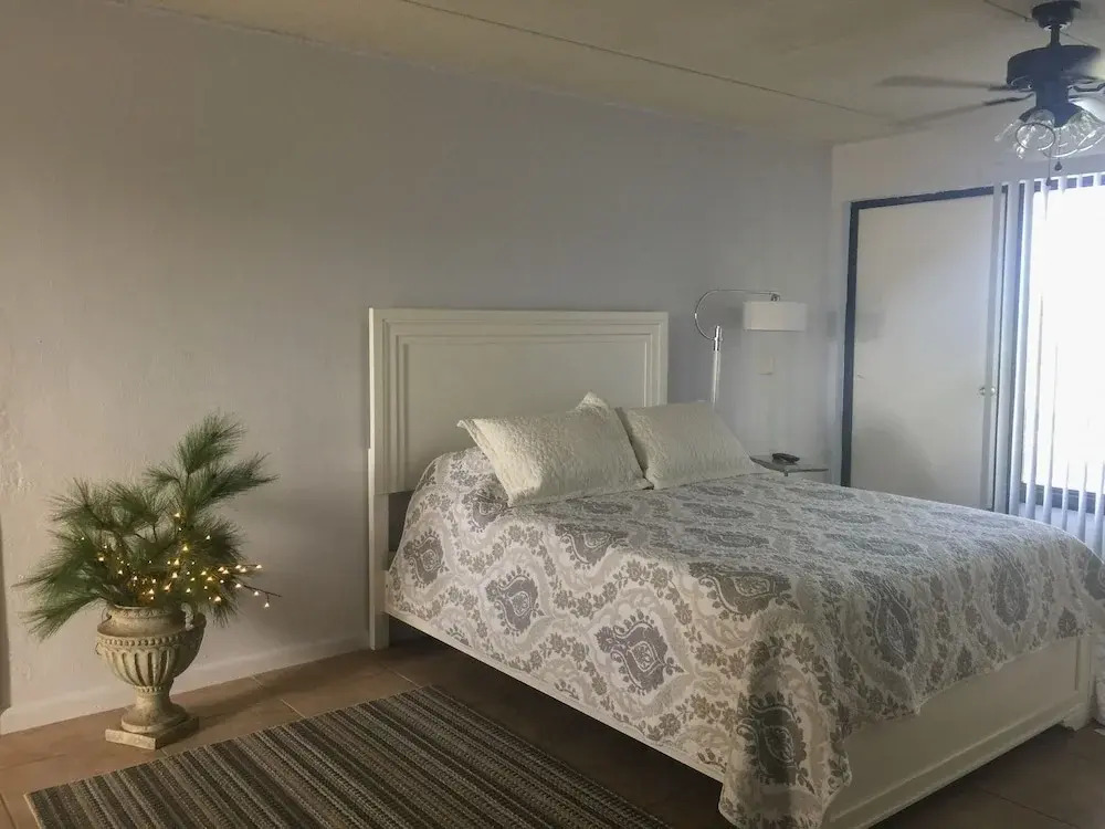 Capri Lodge