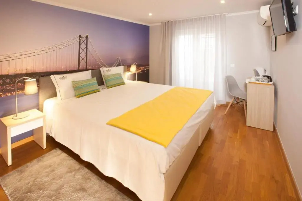 Famous Crows Lisbon Suites