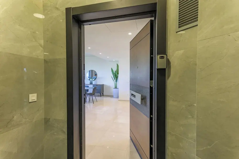 Achrafieh Gate - Modern 3-BR Apartments & Balconies