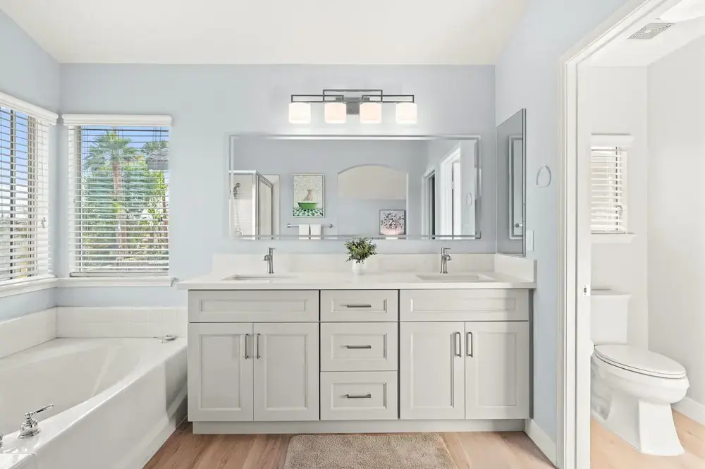 Bright Designer Home w Pool Near Everything