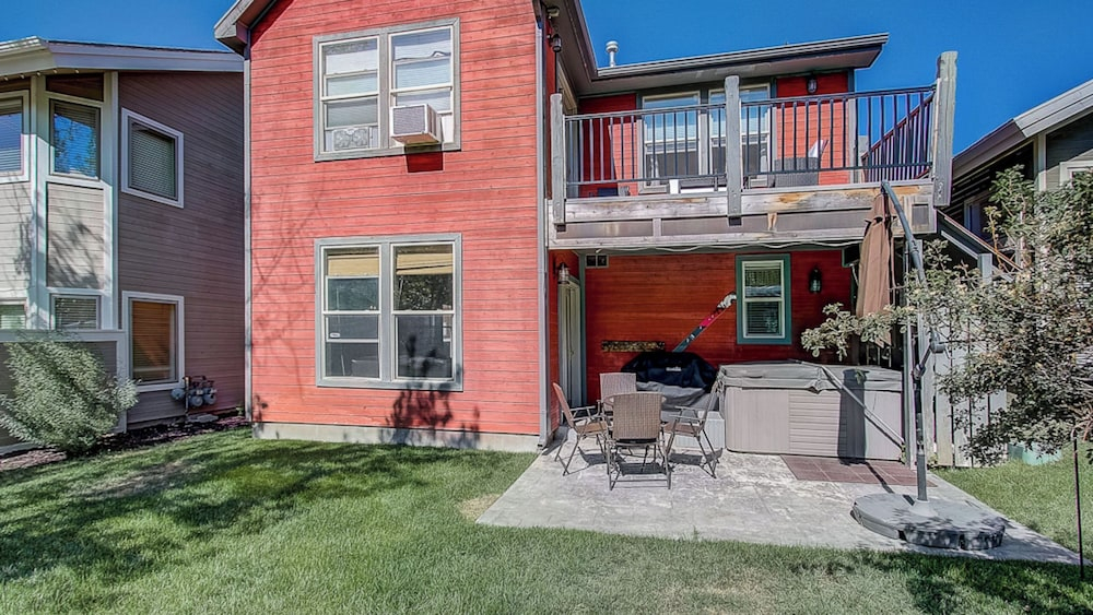 Hot Tub, Walk to Main Street + Town Ski Lift Park Ave Getaway by Avantstay