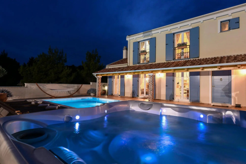 Villa Mek