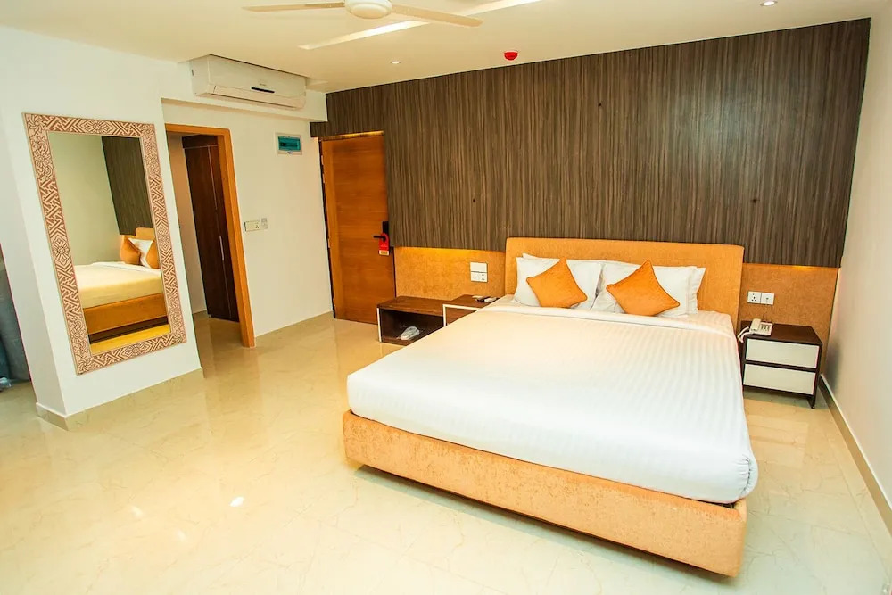 Royal Raj Hotel & Condominium