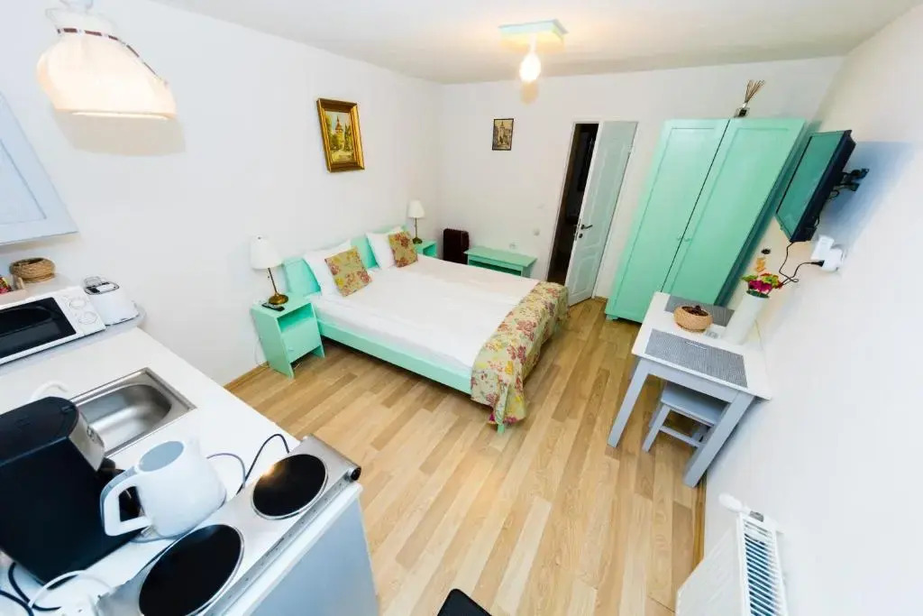 Tischler Apartment & Studio