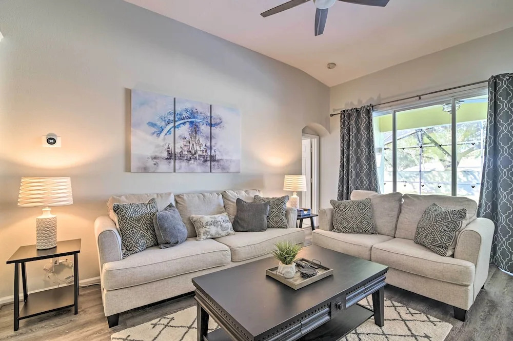 5 Mi to Disney World: Retreat w/ Pool & Lanai
