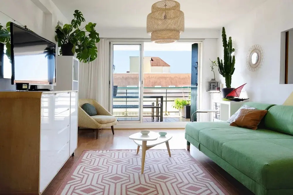 3 Bedrooms Hypercenter Terrace and Parking