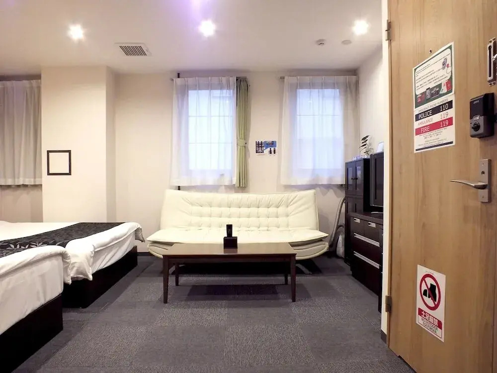 Hotel & Condominium airBest
