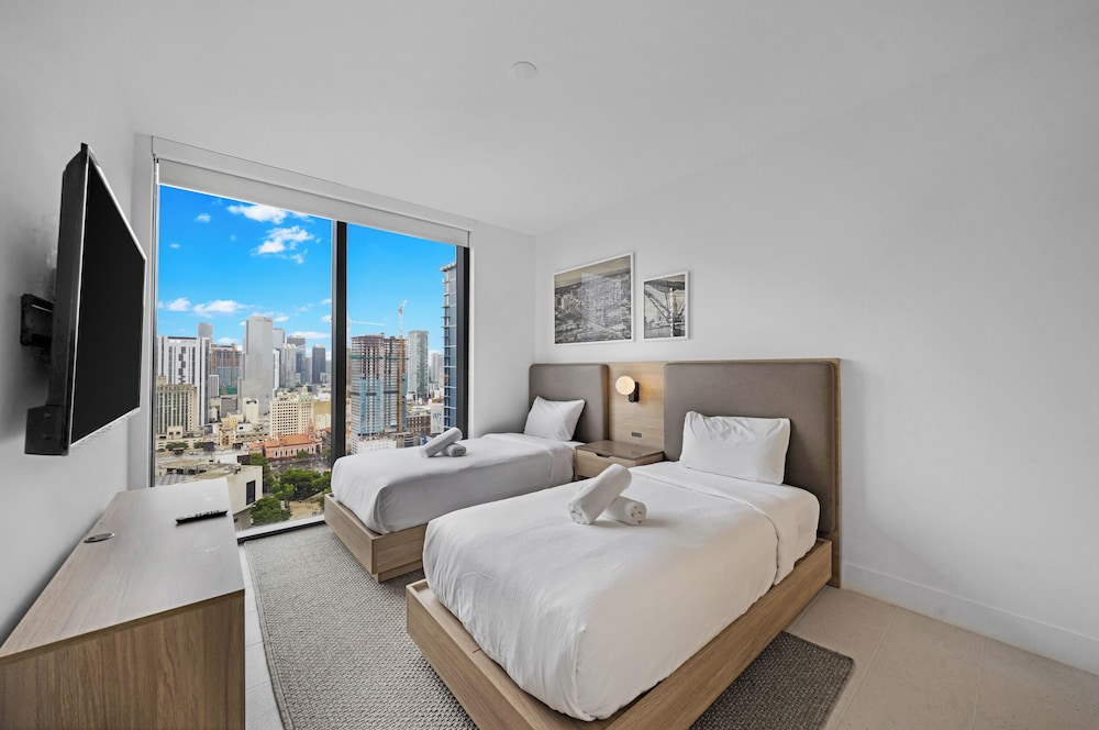 Upscale 3-BD Condo in DTW Miami