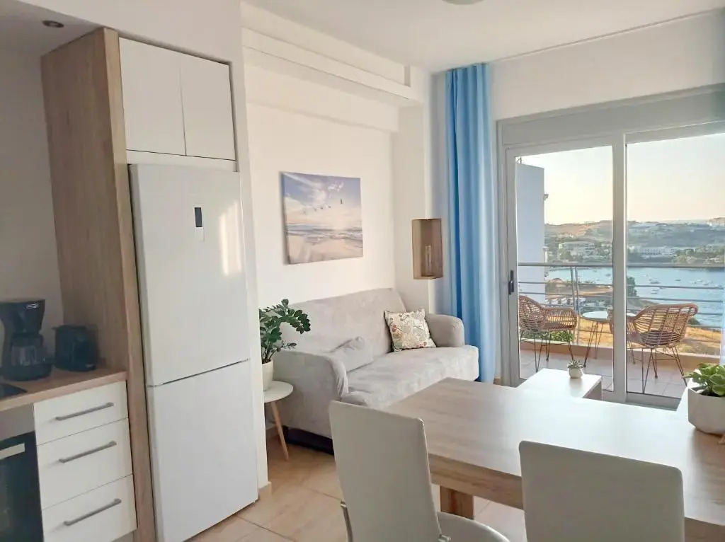 Between 2 beaches - sea breeze suite