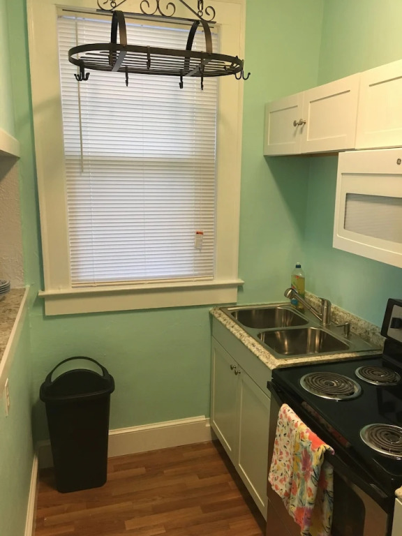 Cozy Bay View Oceanside 1 Bedroom Cottage by RedAwning