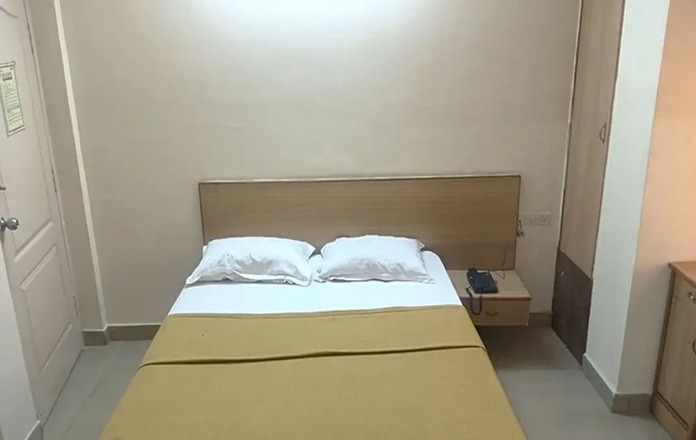 Hotel Rainbow near Victoria Hospital City Market
