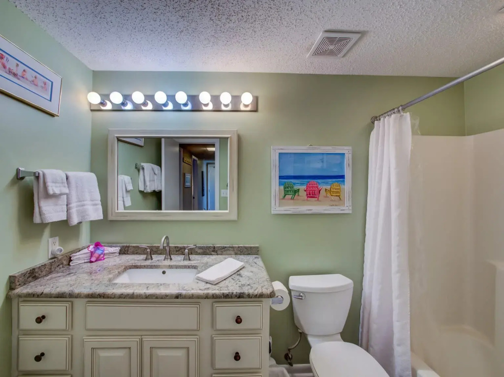 Spacious 4th floor condo ON THE BEACH in the heart of Orange Beach