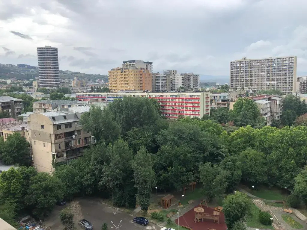 M2 On Tamarashvili Street