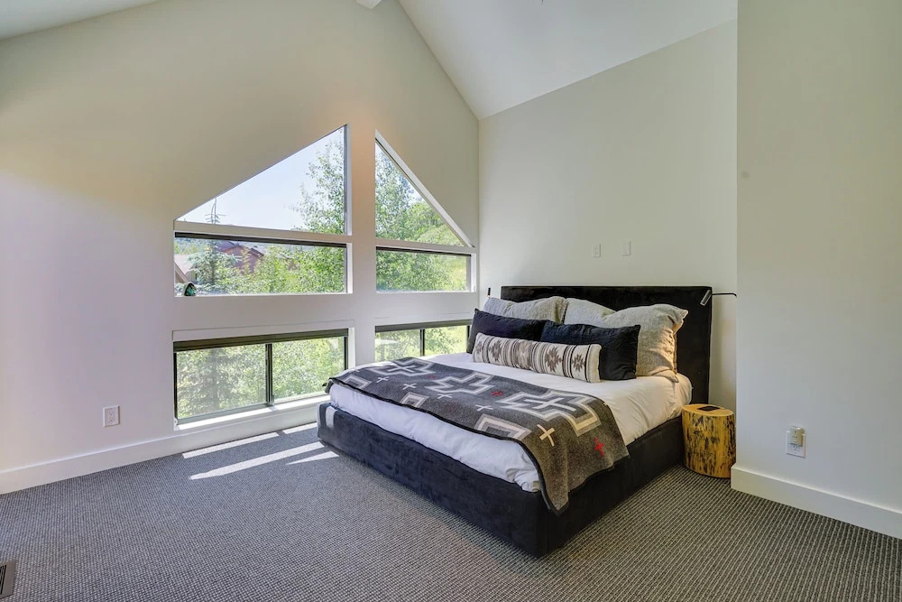 Deer Valley Retreat w/ Hot Tub & Movie Room