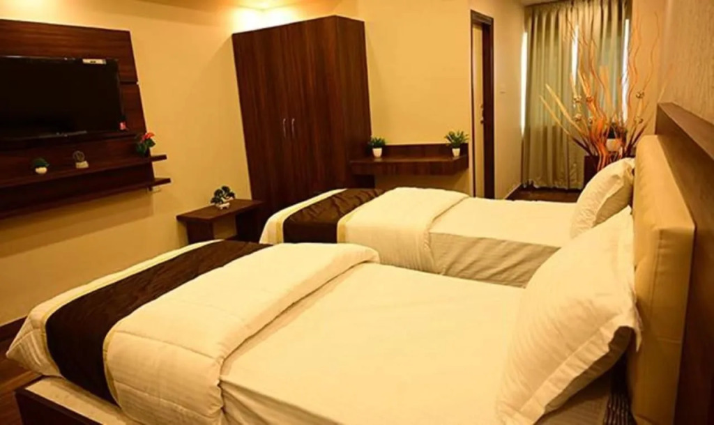 FabHotel Grand Falcon