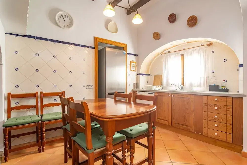 N Amera in Santa y With 5 Bedrooms and 5 Bathrooms