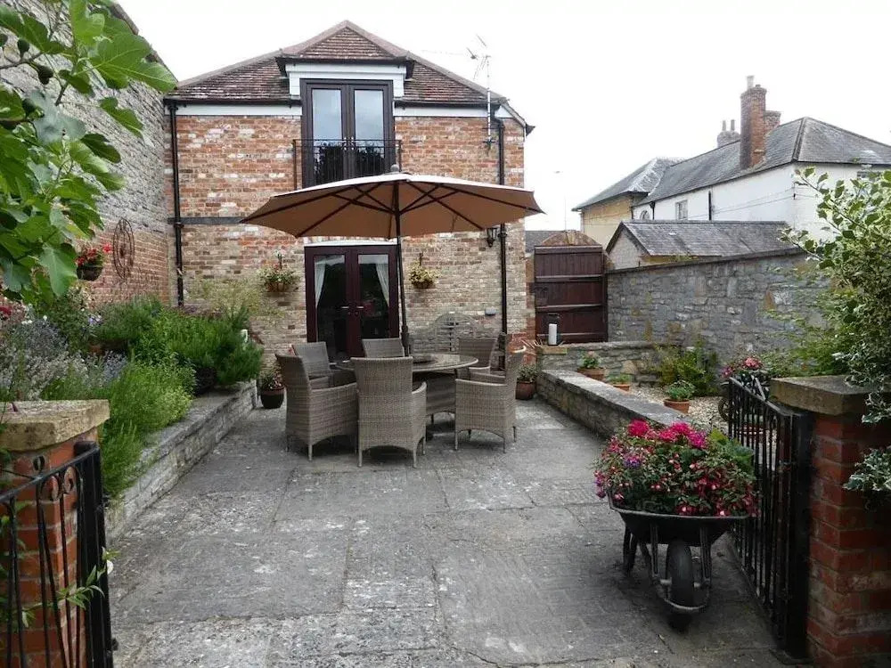 Liongate House