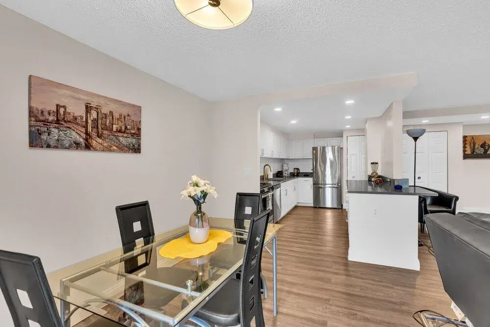 2BR Modern Apt with Easy Access to City