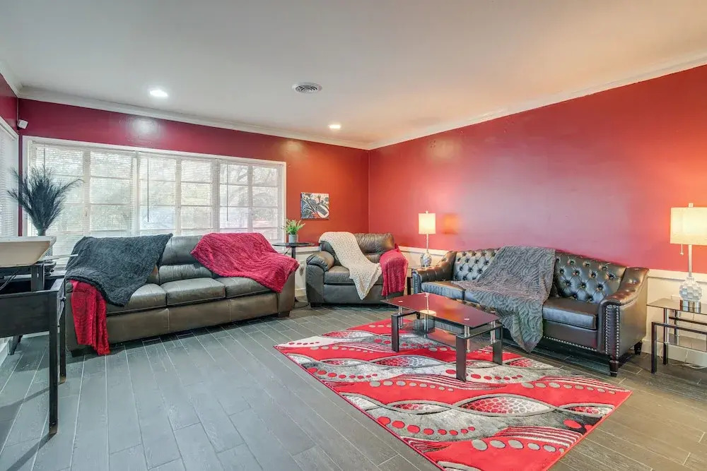 1 Mi to Graceland: Quiet Home w/ Private Yard