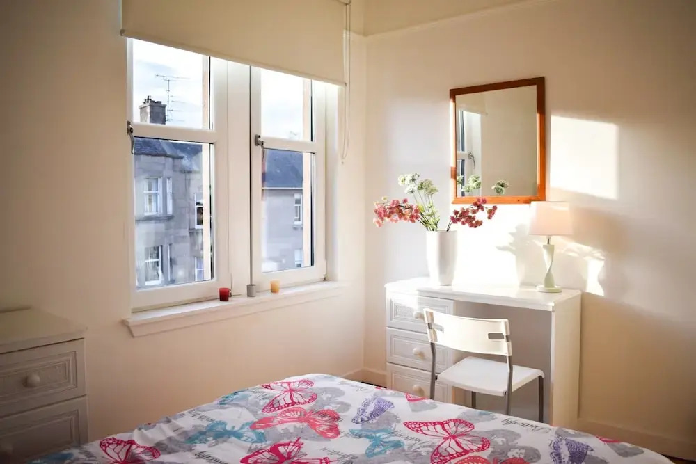 Spacious 3 Bedroom Apartment in Edinburgh