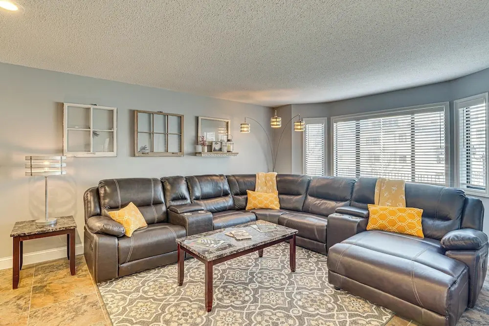 3 Mi to Boat Ramp: Osage Beach Condo w/ Grill!