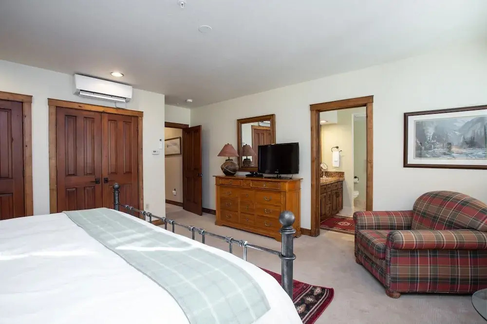 Trail's End Lodge at Deer Valley Resort - Three Bedroom Residence with Spa #301 3 Condo