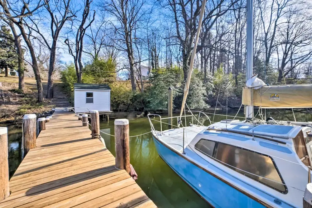 Riverside House w/ Kayaks, Piano & Fireplace