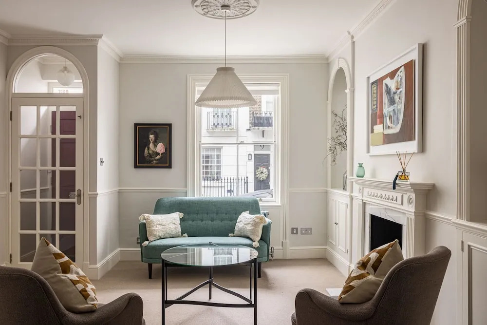 A Grand Four Bedroom Townhouse at Knightsbridge