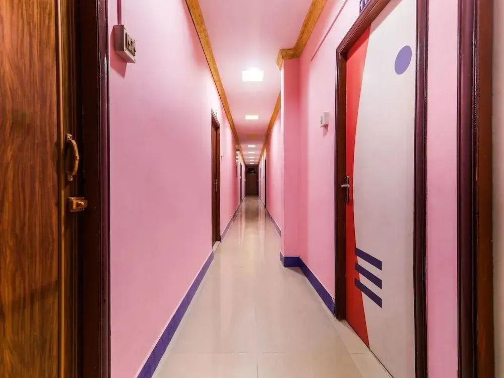 OYO 17255 Hotel Kanika Inn
