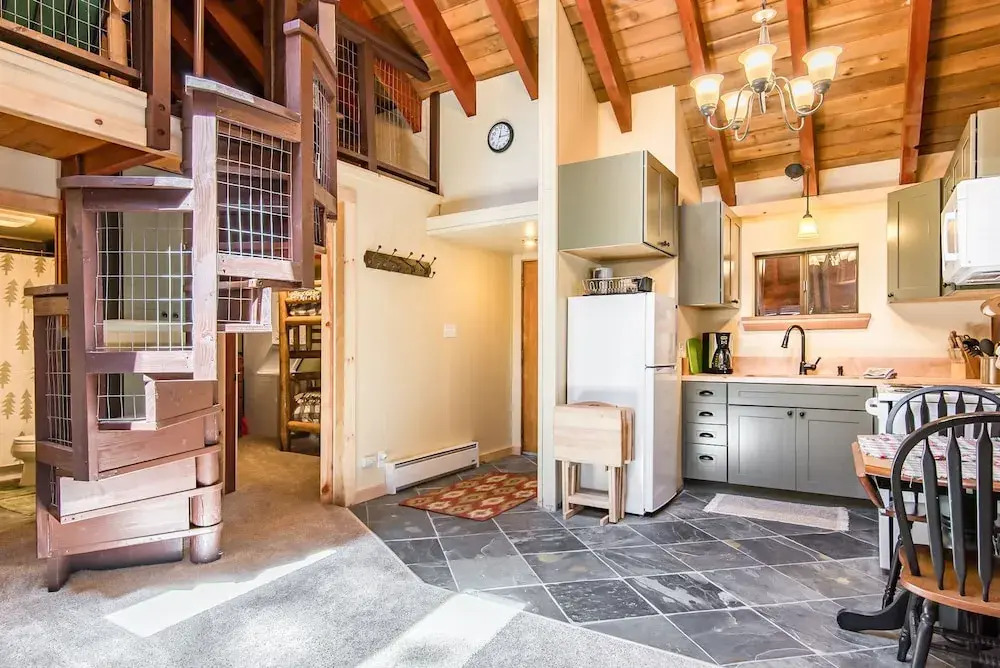 7290 4th Ave Cabin