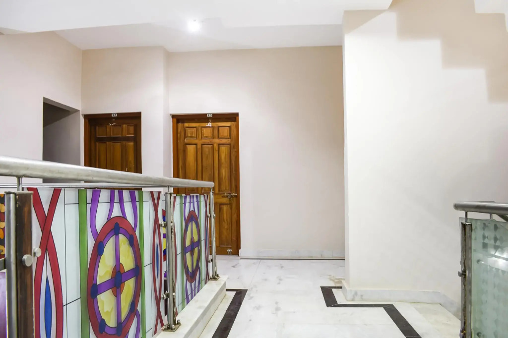 OYO 70584 Laxmi Niwas