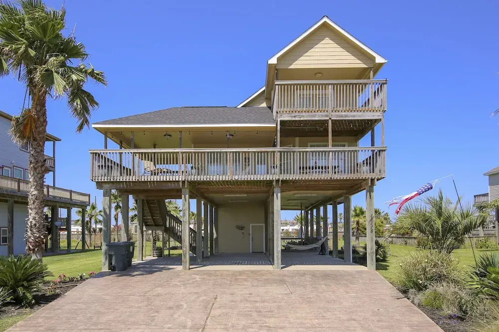 Beach Retreat 4 Bedrooms 2.5 Bathrooms Home